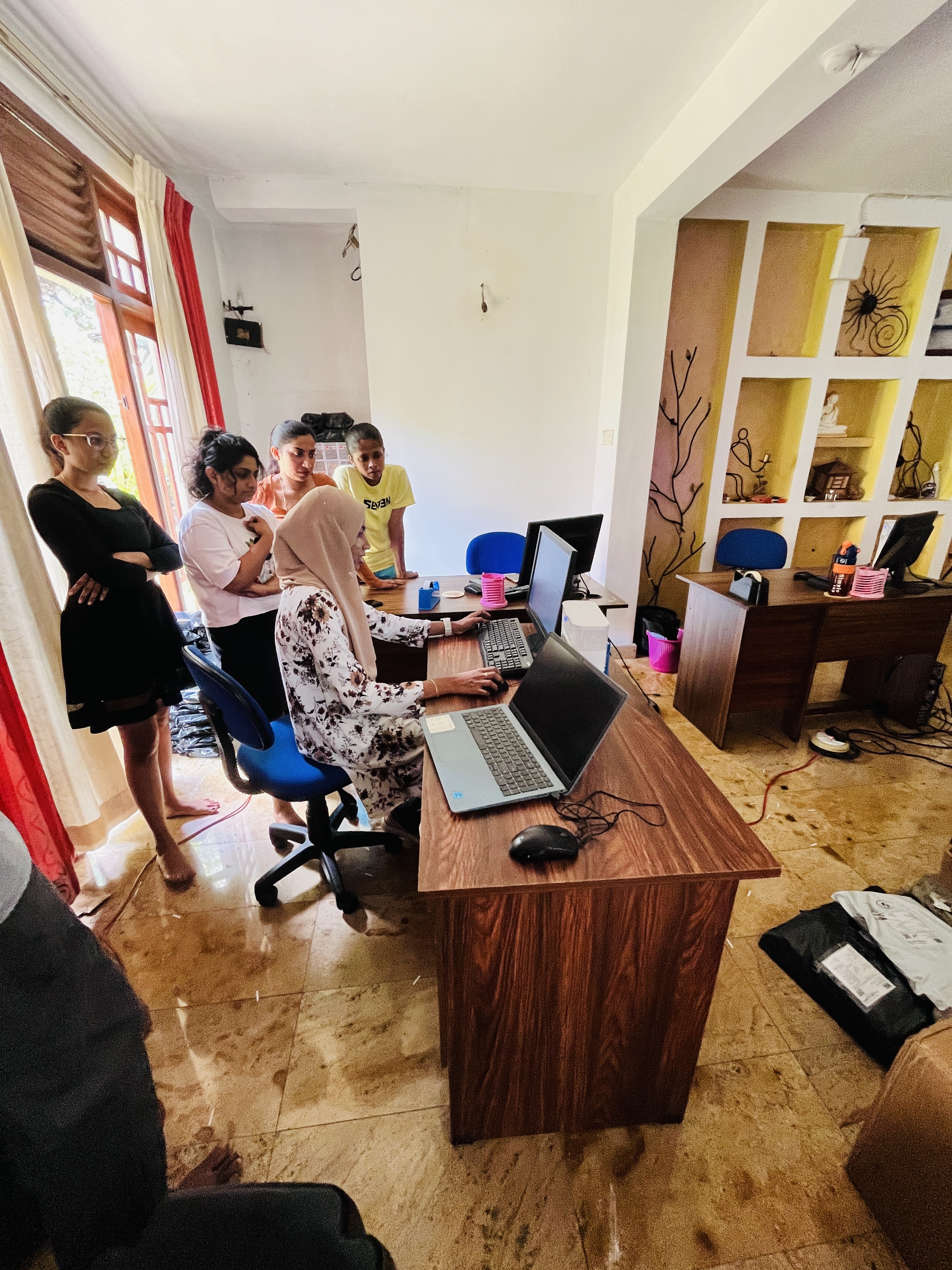 Storemate team training at a seller's location